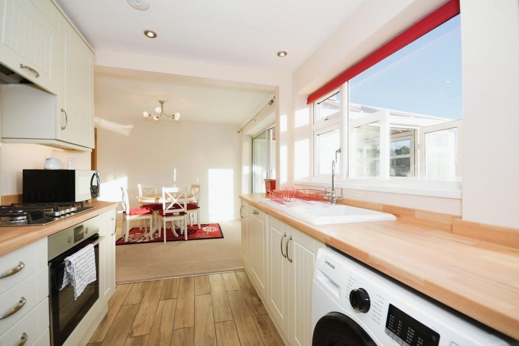 Property photo 2 of 19 Kitchen 02.Jpg