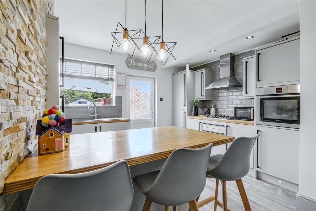 Property photo 3 of 21 Dining Kitchen