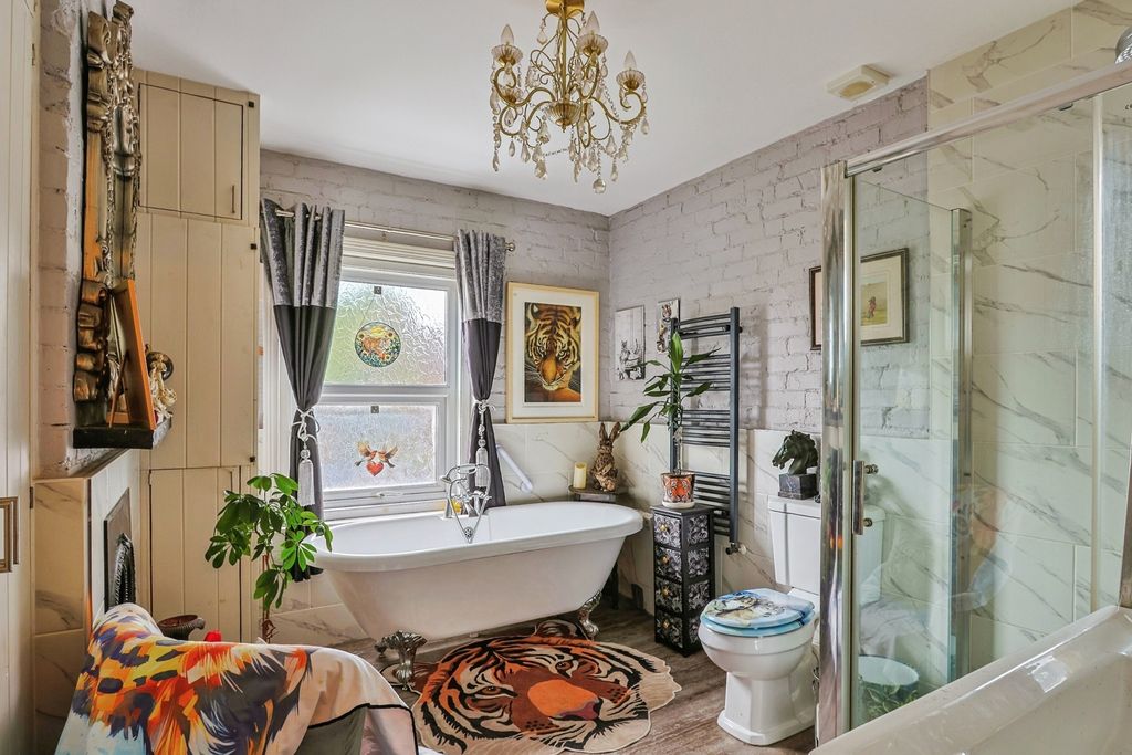 Property photo 3 of 15 Bathroom