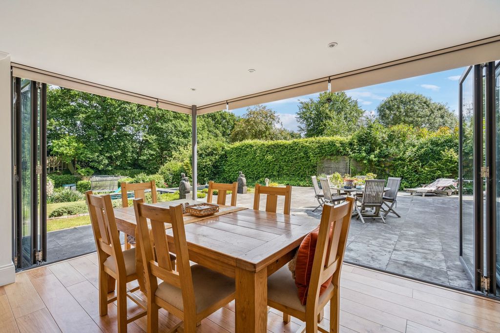 Property photo 3 of 33