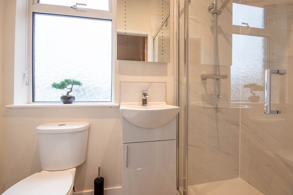 Property photo 3 of 6 E-4