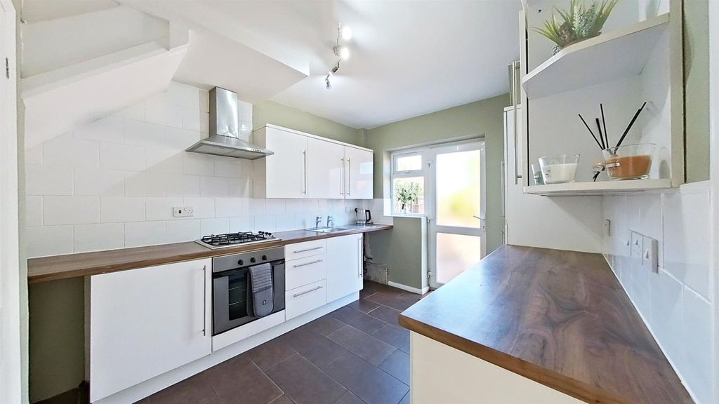 Property photo 2 of 20 Kitchen (3)_Pe.Jpg