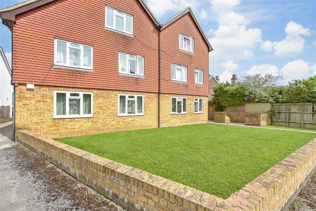 Property photo 1 of 9 Communal Gardens