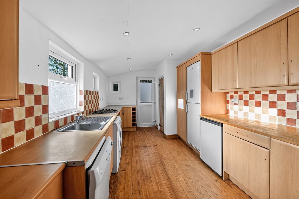 Property photo 2 of 20