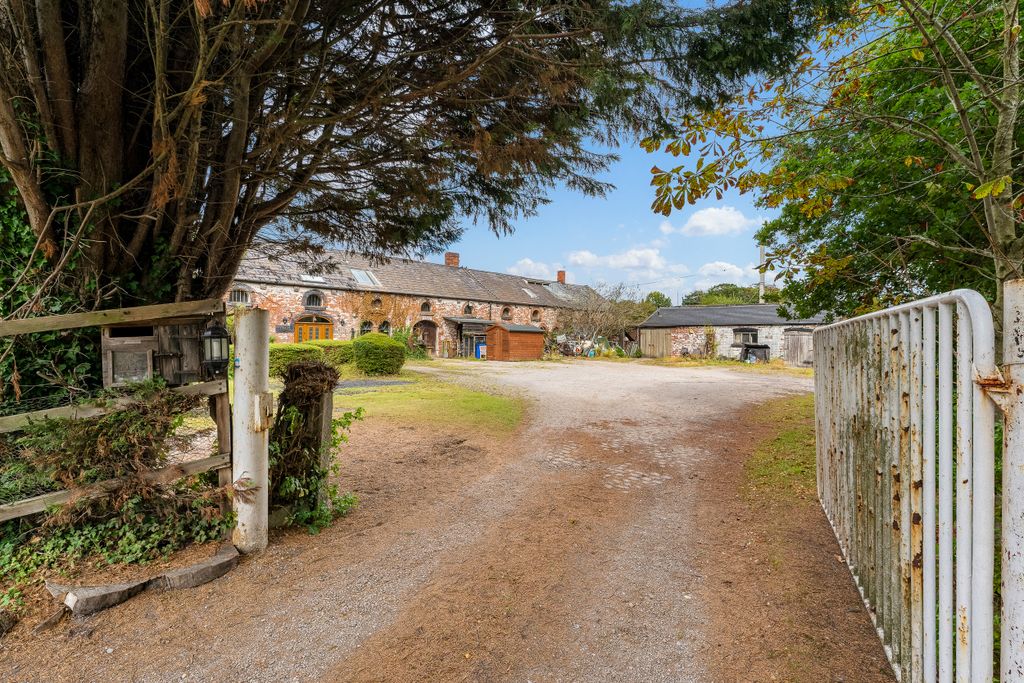 Property photo 2 of 19