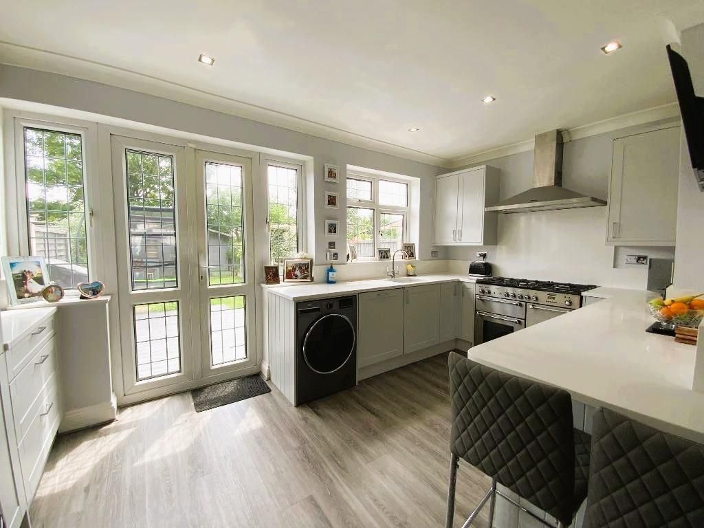 Property photo 2 of 17 Kitchen 15'10 x 9'6