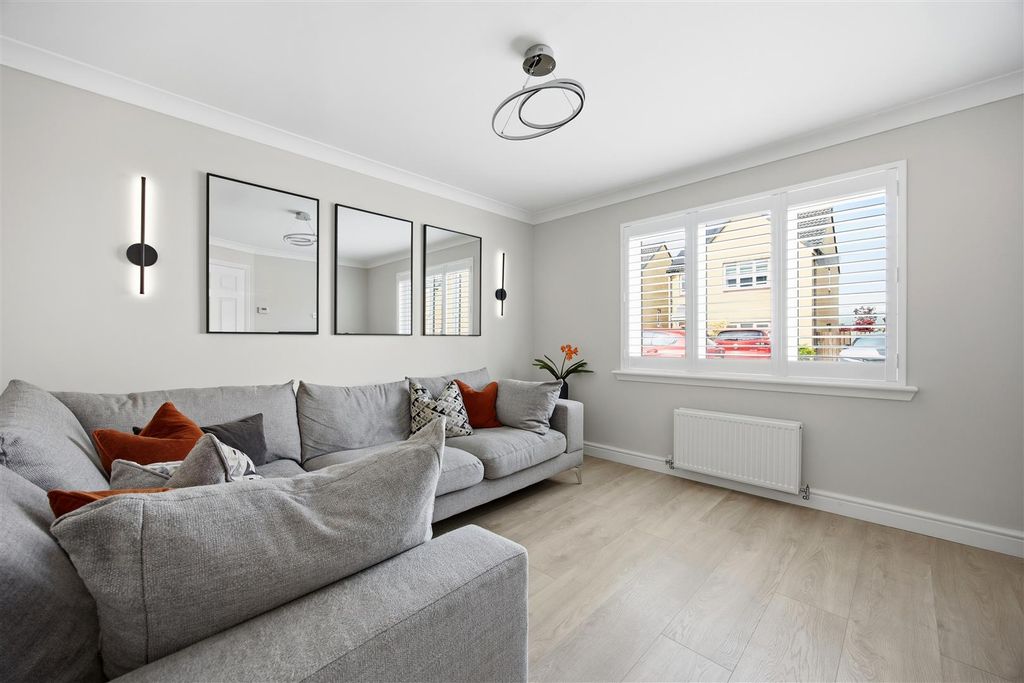 Property photo 3 of 26 32_Farm_Wynd_Kirkintilloch_010.Jpg