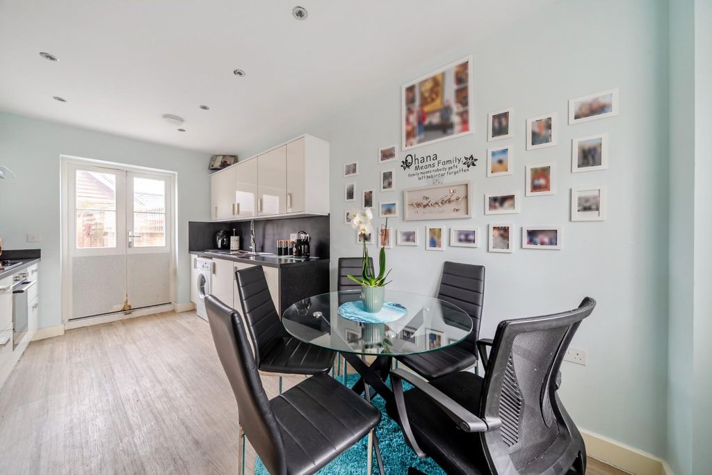 Property photo 2 of 17 1441979-11-69De1ce1450c9.Jpg