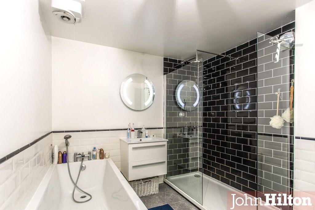 Property photo 2 of 10 Pelham Court24.Jpg