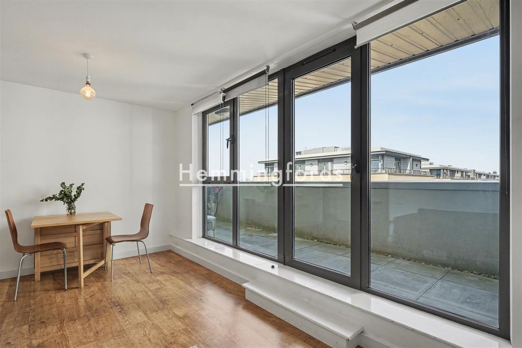 Property photo 3 of 14 Palmers Road E2-5.Jpg