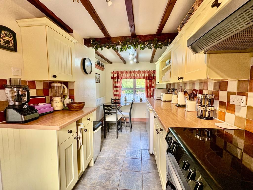 Property photo 3 of 25 Breakfast Kitchen