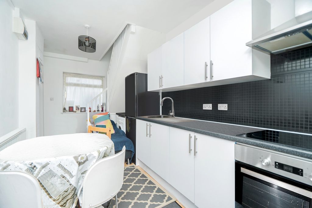 Property photo 3 of 8