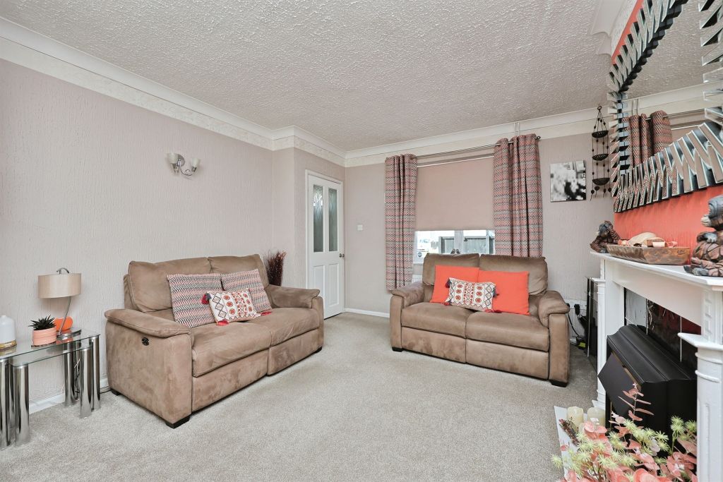 Property photo 3 of 21 Lounge