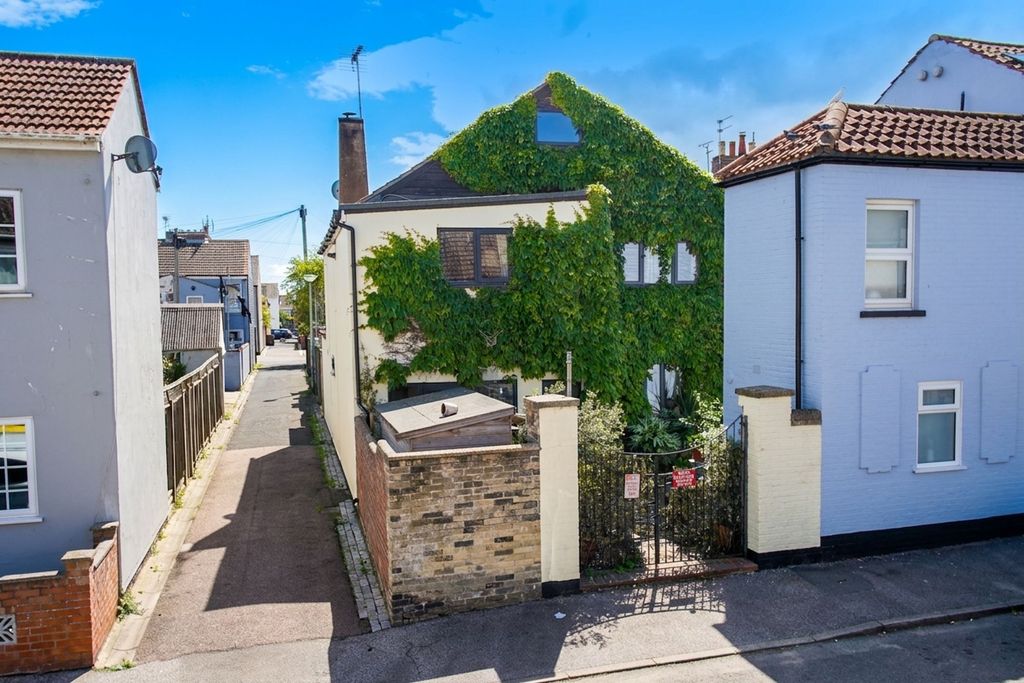 Property photo 1 of 23