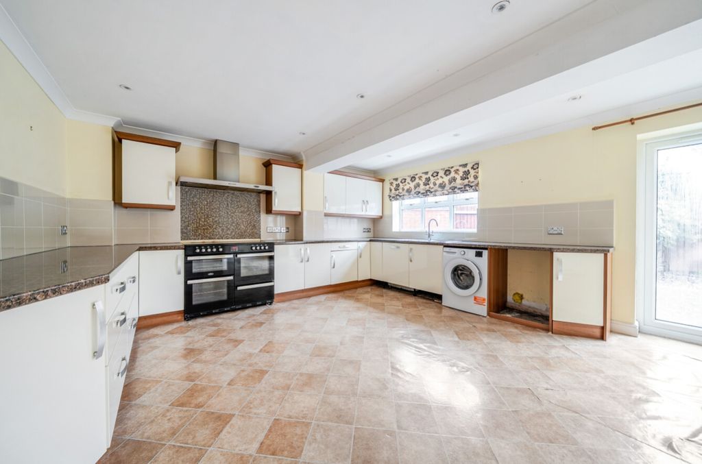 Property photo 2 of 29 1437879-13-69Cadfb4Edcbf