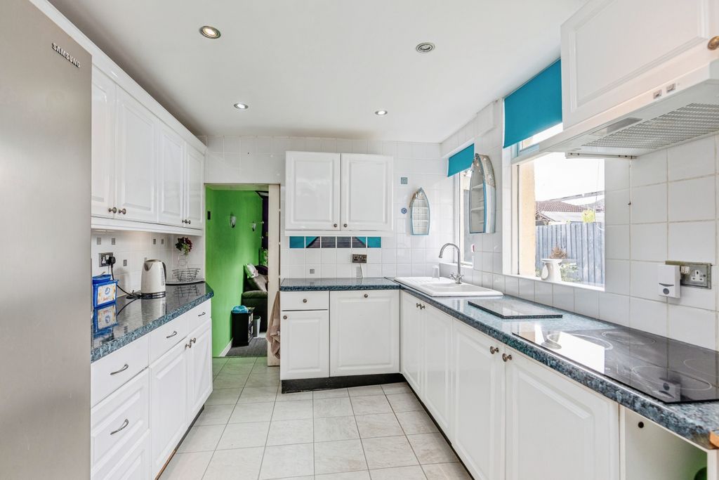 Property photo 1 of 20 Kitchen