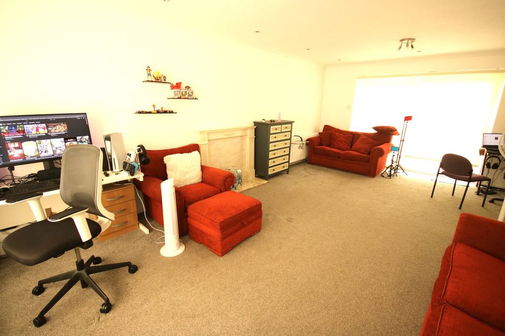 Property photo 3 of 23