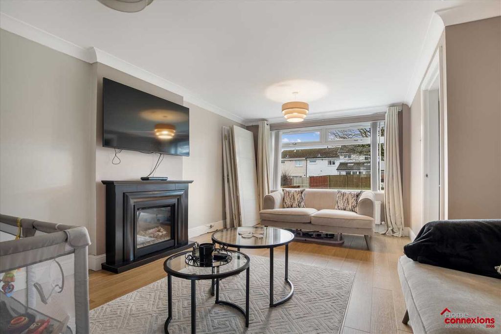 Property photo 2 of 33 Lounge (1)