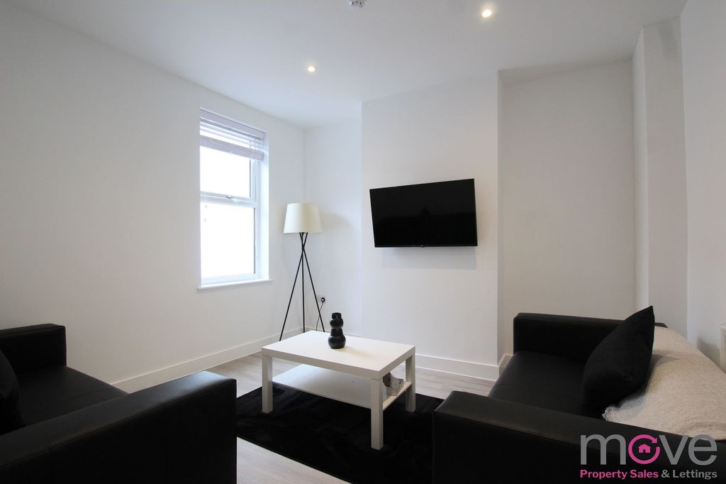 Property photo 3 of 6 Photo 1