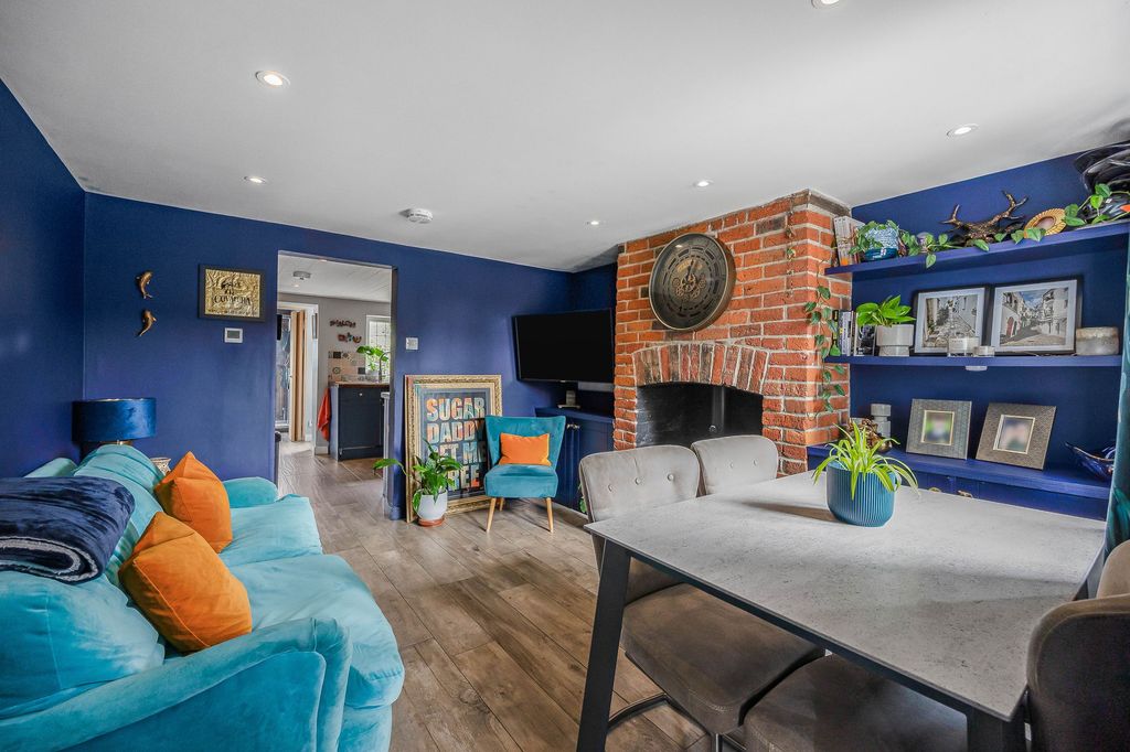 Property photo 2 of 18