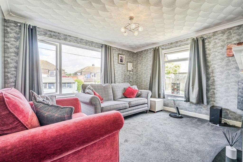 Property photo 2 of 17 Photo