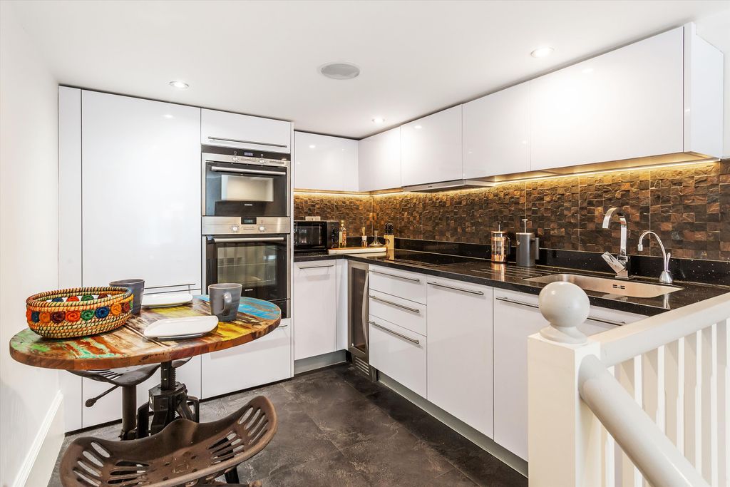 Property photo 1 of 13 Image