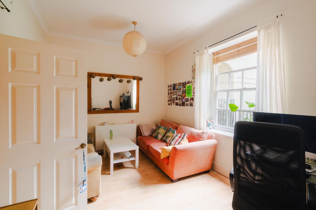 Property photo 1 of 8 9