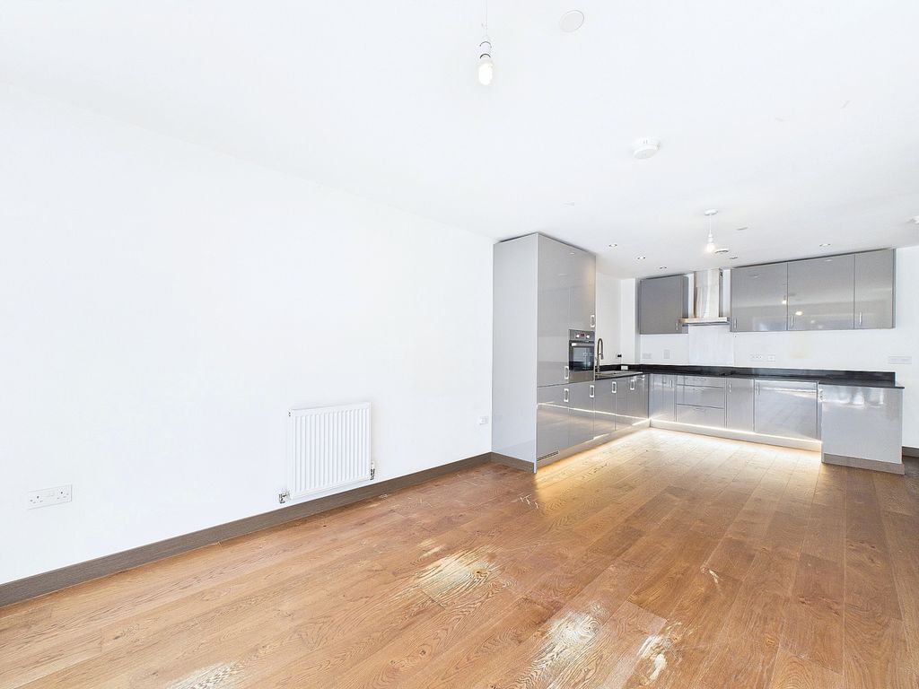 Property photo 3 of 10 Cam01909G0-Pr0315-Still001