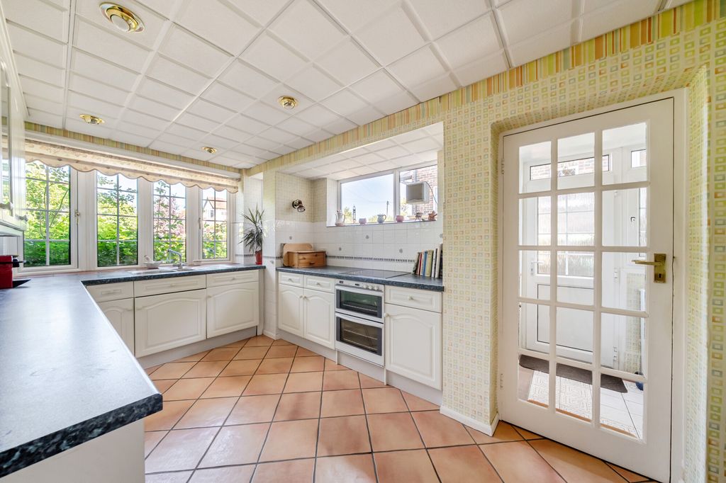 Property photo 2 of 13