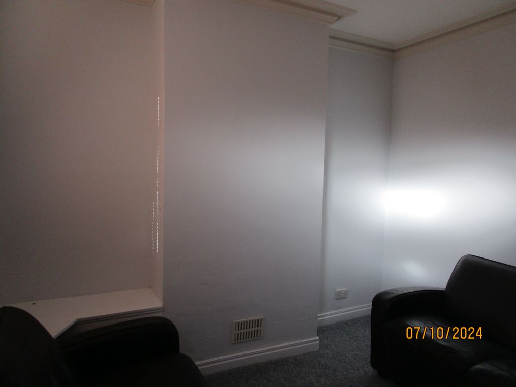 Property photo 2 of 9 Front Room