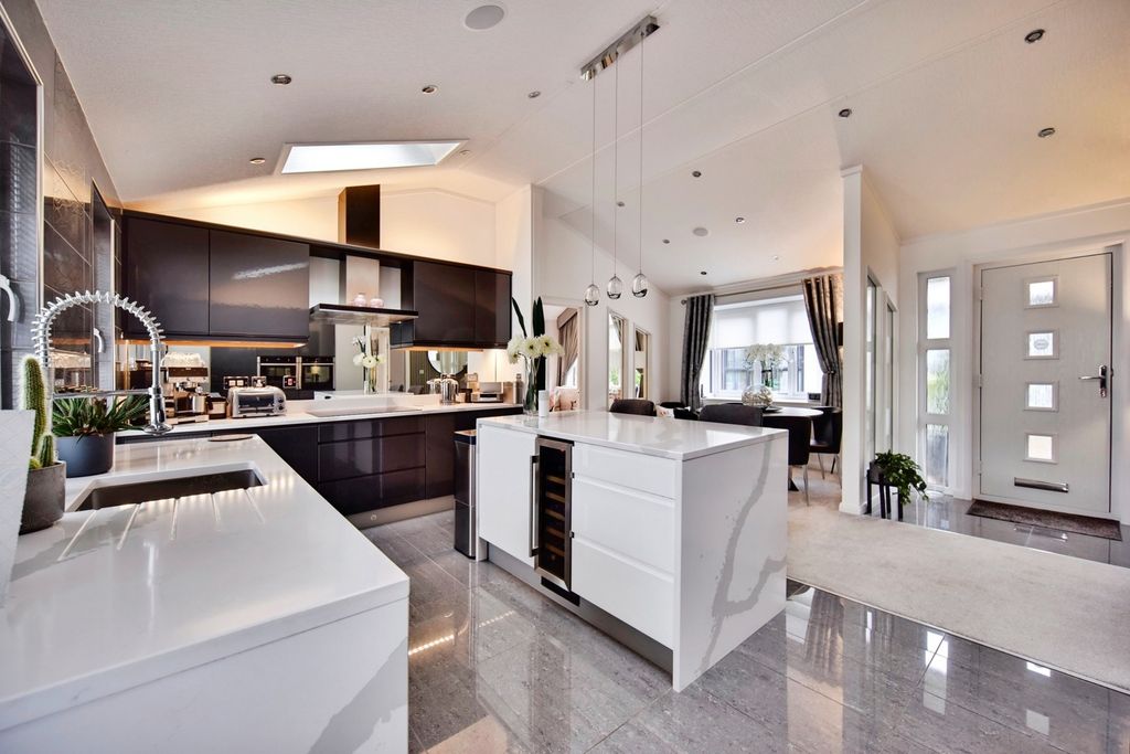 Property photo 2 of 20 Pbox-Img.Jpg