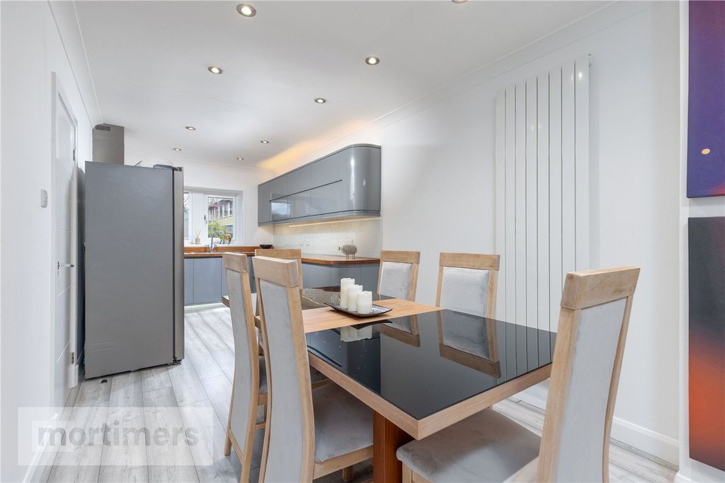 Property photo 3 of 25 Dining Area