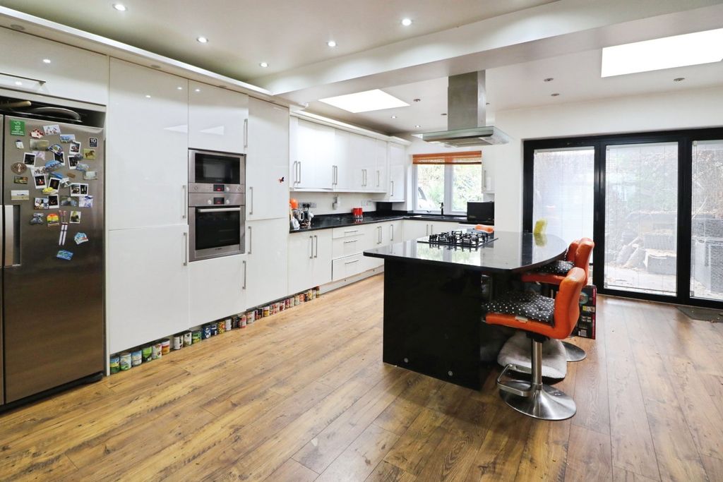 Property photo 2 of 26 Picture No. 24