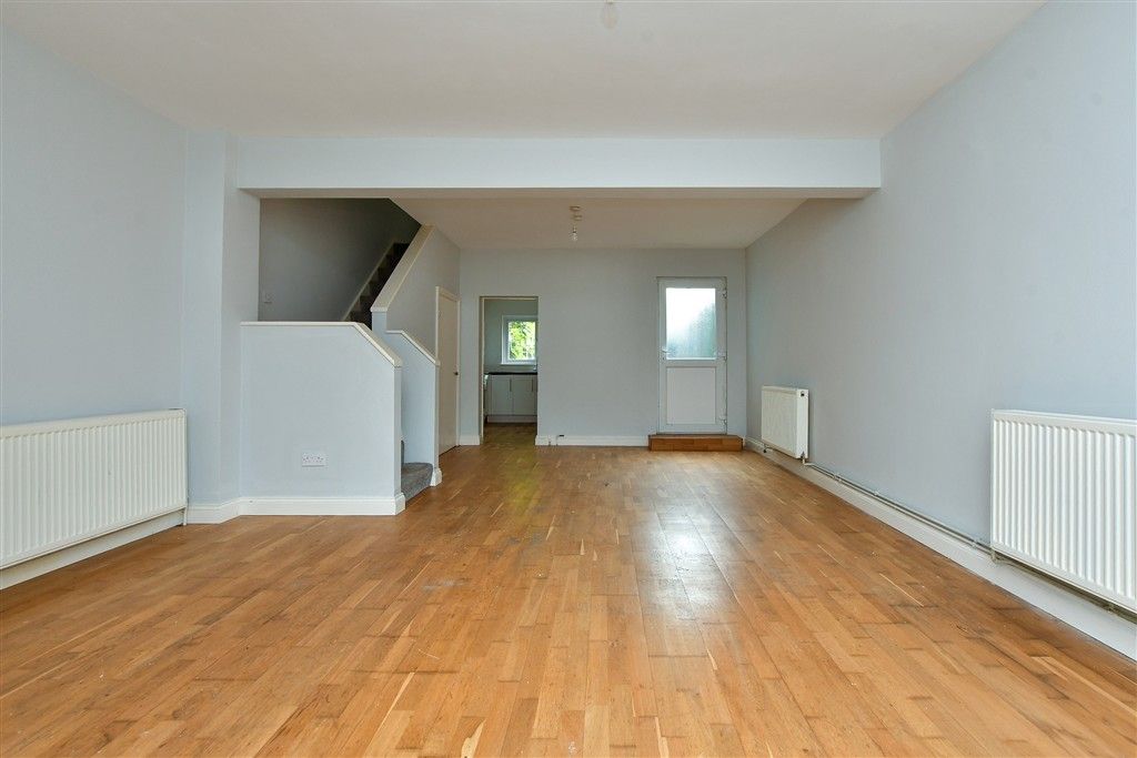 Property photo 3 of 7 Lounge