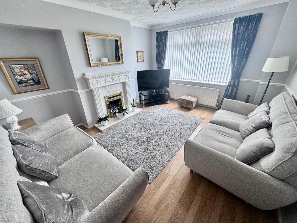 Property photo 2 of 12 Lounge