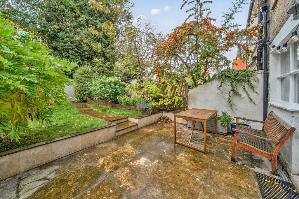 Property photo 2 of 25 Picture No. 12