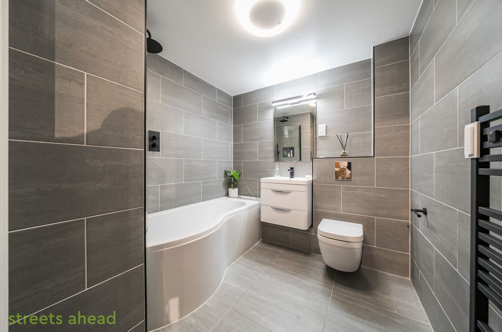 Property photo 3 of 43 Bbf2Eea2-95B5-41c...