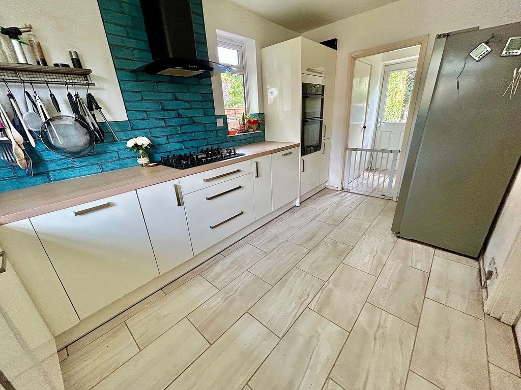 Property photo 2 of 17 Kitchen