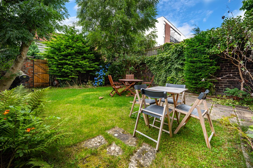 Property photo 2 of 35