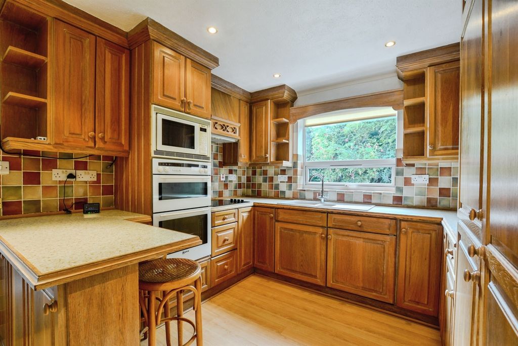 Property photo 2 of 23