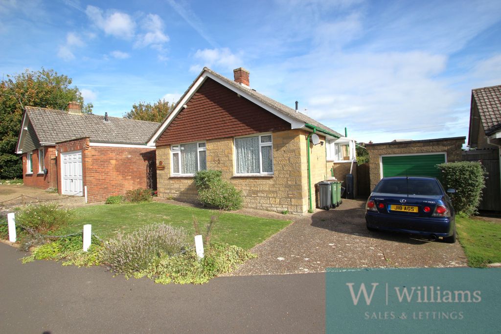 Property photo 1 of 17 .