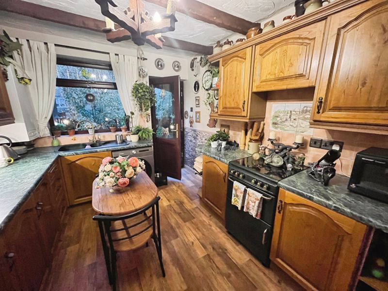 Property photo 3 of 17 Kitchen