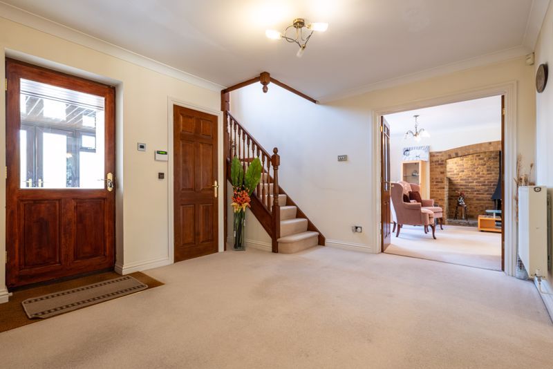 Property photo 3 of 37 Entrance Hall