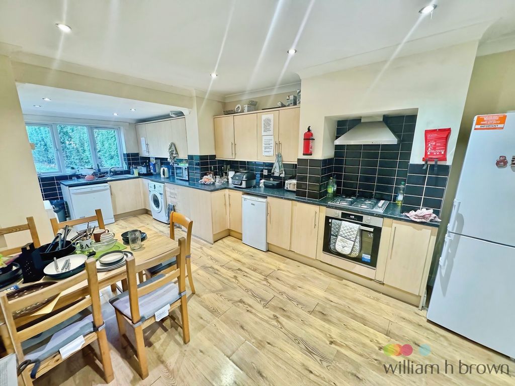 Property photo 3 of 17 Image