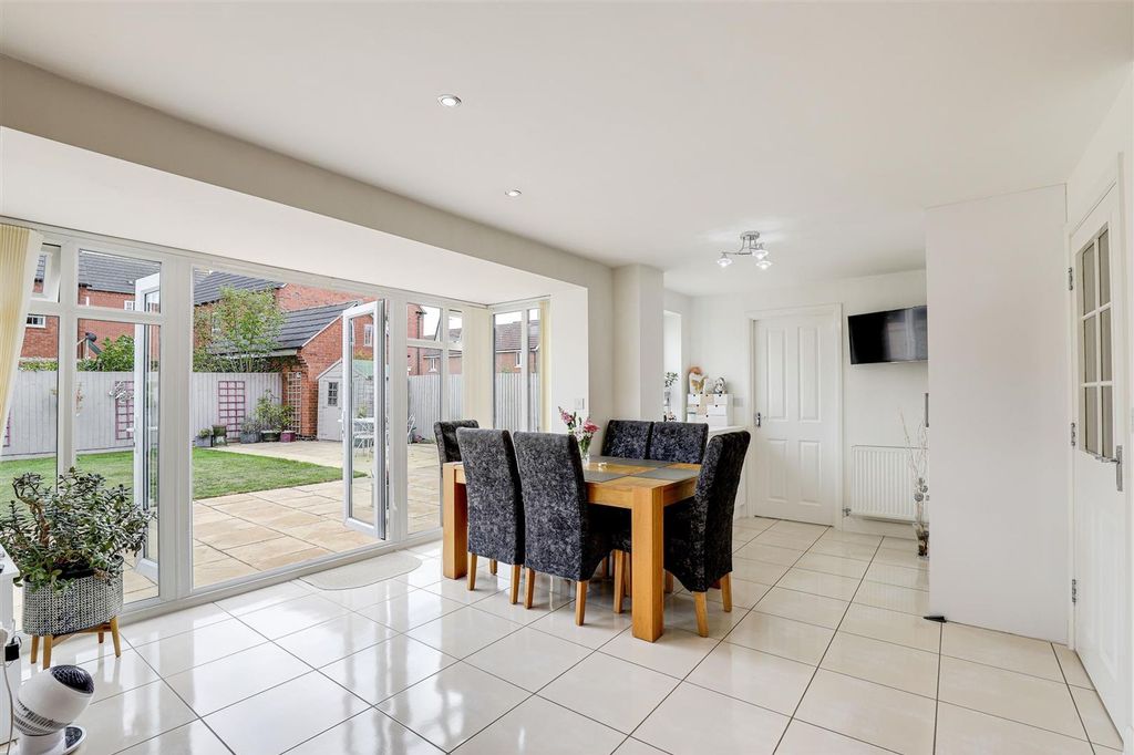 Property photo 2 of 33