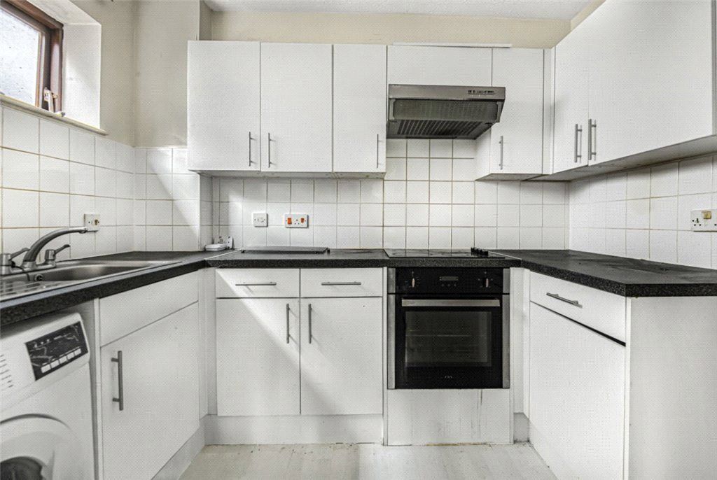 Property photo 3 of 12 Kitchen