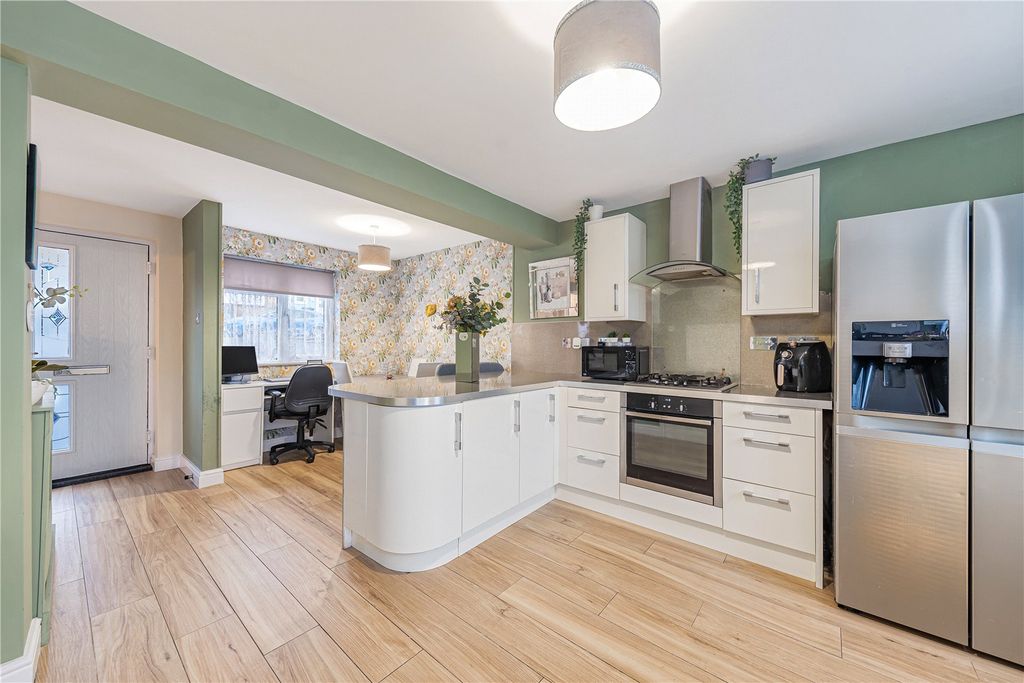 Property photo 3 of 23 Picture No. 15