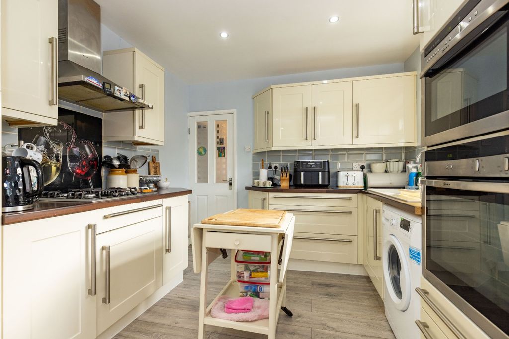 Property photo 3 of 19 Kitchen Area