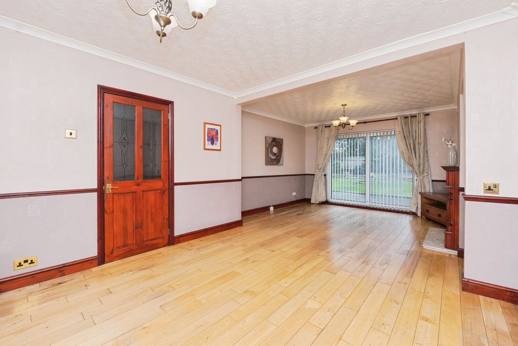 Property photo 3 of 17 Photo