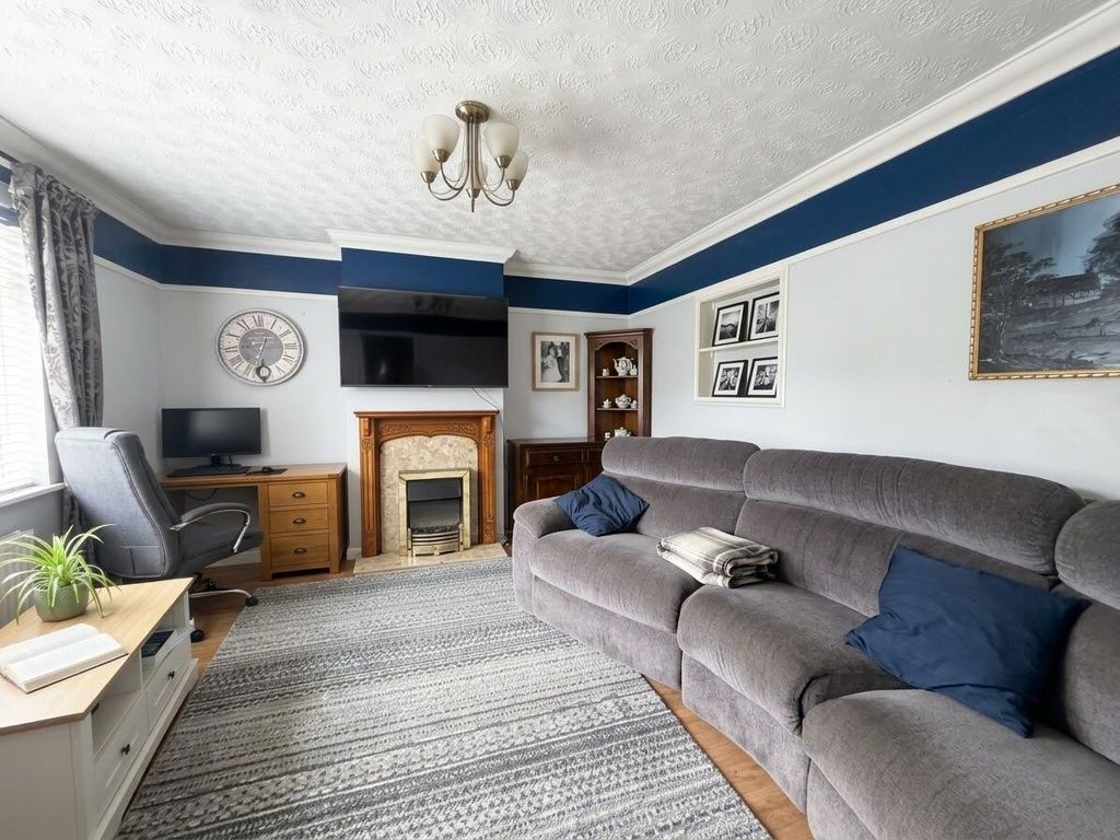 Property photo 3 of 15 Living Room